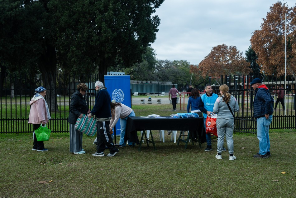 Mesa de recepción de textiles en la Plaza de las Ciencias de Rosario