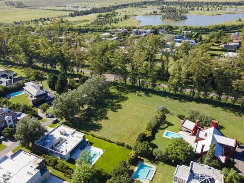 Vista aérea del barrio cerrado Kentucky Club de Campo en Funes
