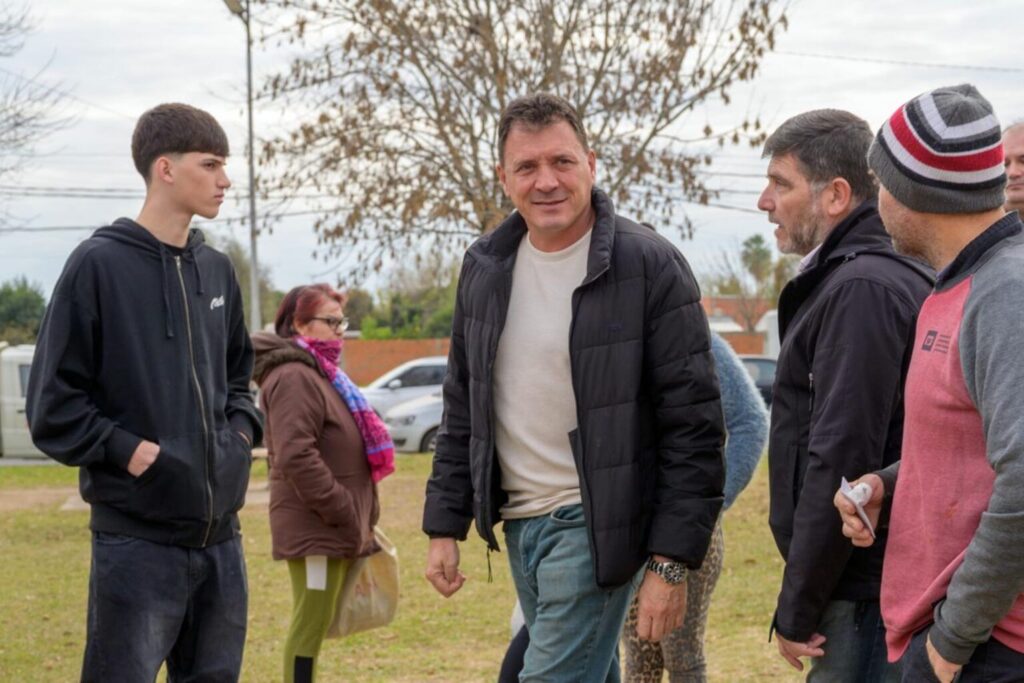 El intendente Leonardo Raimundo en el operativo La Muni Más Cerca en Fonavi Oeste