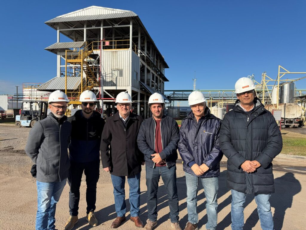 Lewandowski en Roldán recorriendo la planta de Rosario Bioenergy