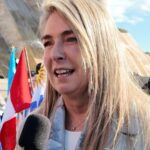 Schmuck sobre Adorni: “estar lo más lejos posible”