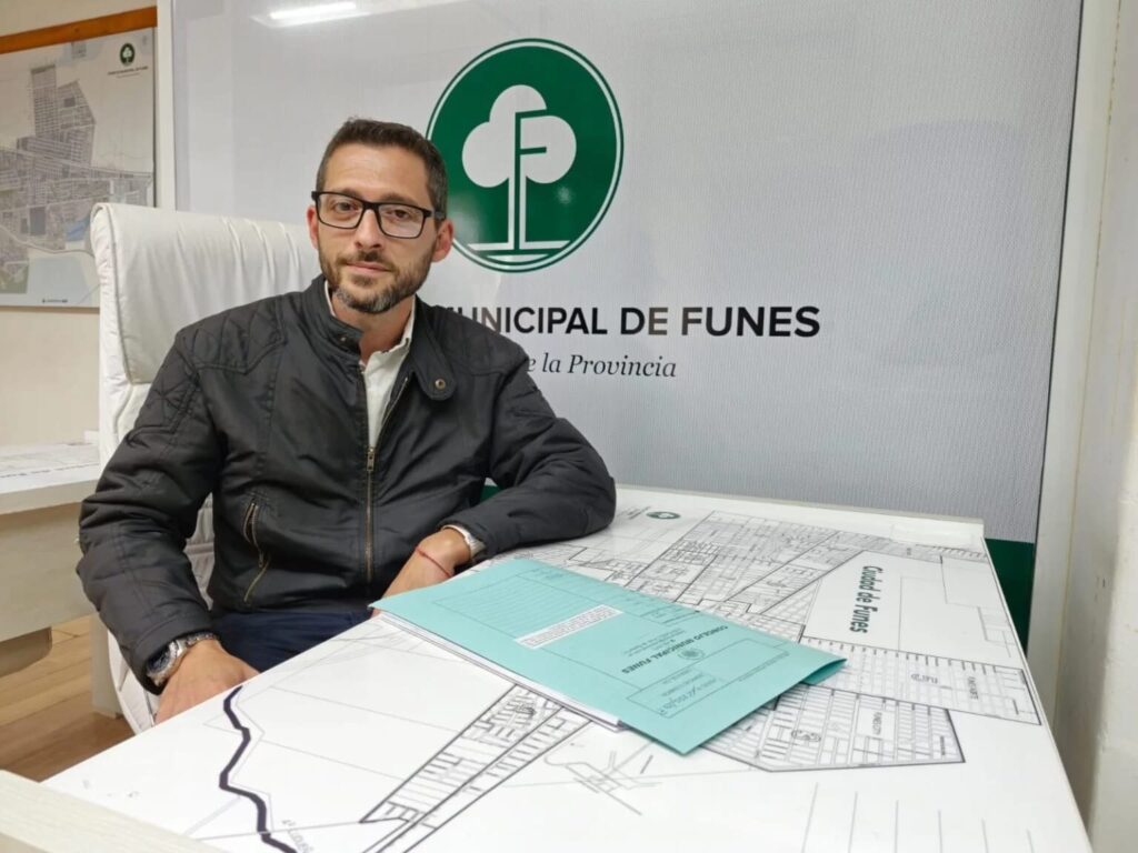 Martín Consiglio, concejal de Funes, en el Concejo Municipal