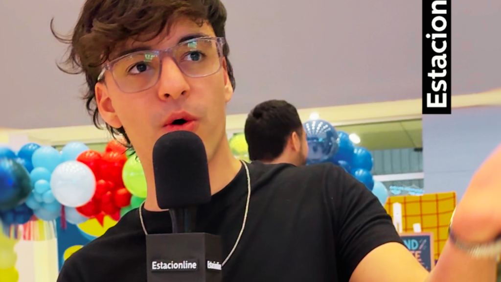 Cristian Marzano, de Estacionline, en la avant premiere de Toy Story 5 en Cines Las Tipas Rosario