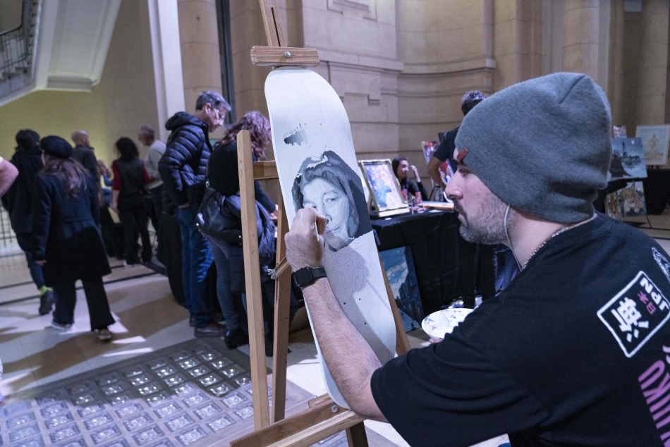 Artista en una edición previa del Mercado de las Artes de Rosario