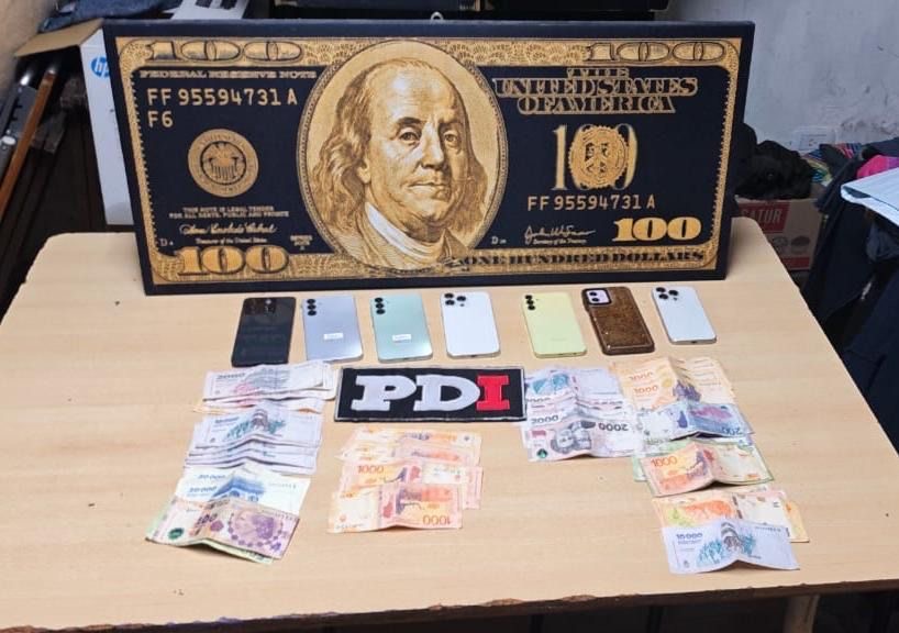 Dinero en efectivo y teléfonos celulares secuestrados por la PDI en los allanamientos