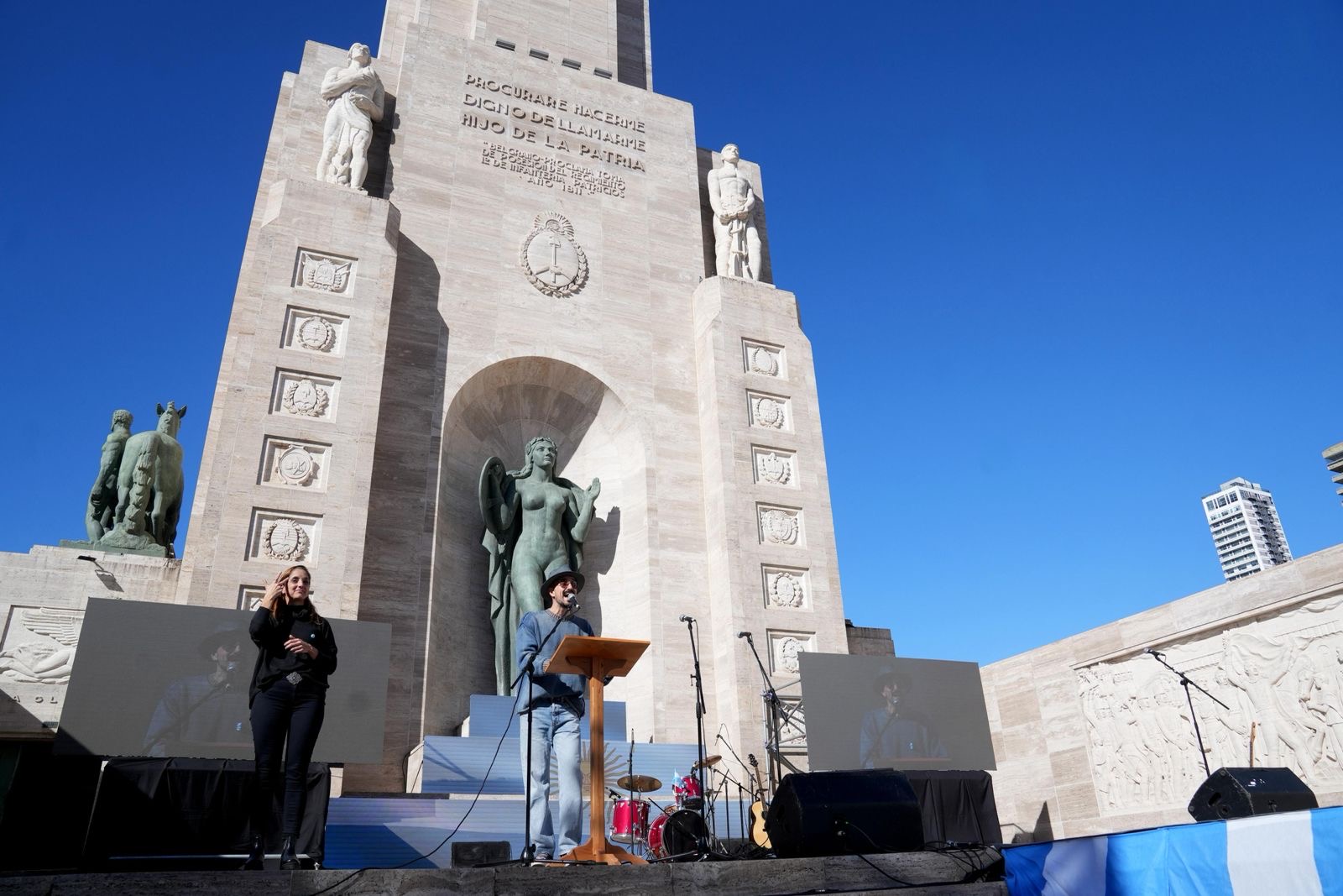 Monumento a la Bandera de Rosario tras su restauración integral durante la jornada patria