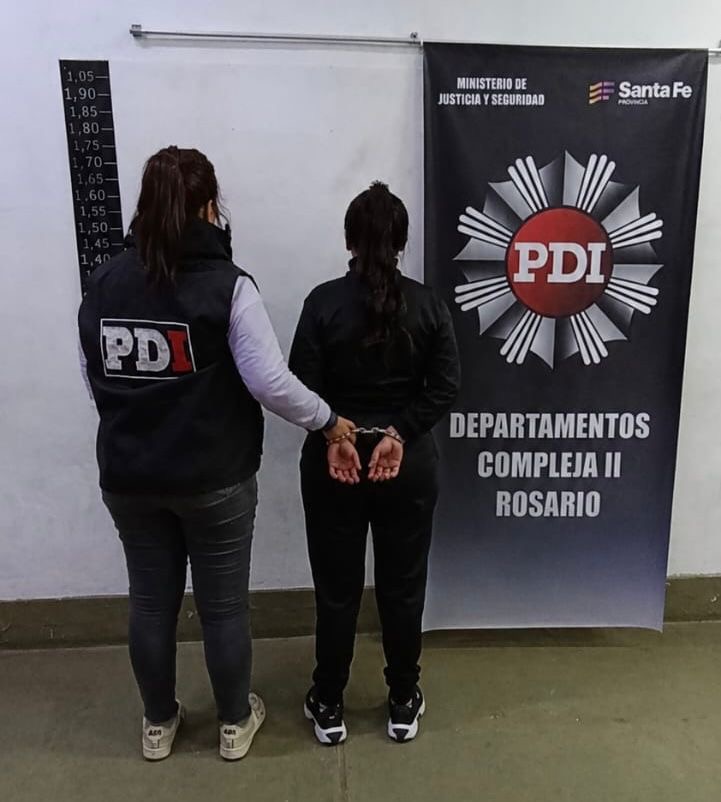 Mujer demorada por la PDI en el operativo contra el Clan Itre en Rosario