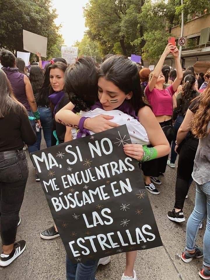 Ni Una Menos 3J: mujeres con cartel "Ma, si no me encuentras búscame en las estrellas"