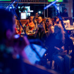 Noches Temáticas en El Casco: música en vivo, gastronomía y promos mundialistas Noches Temáticas en El Casco: chelista en una Live Session de música en vivo ante el público