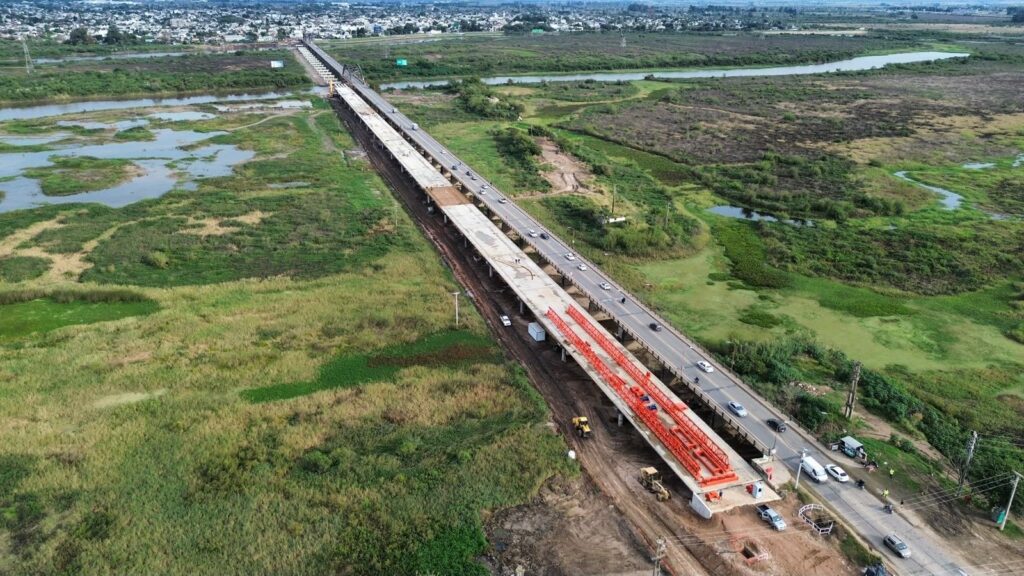 Vista aérea del nuevo Puente Carretero en construcción entre Santa Fe y Santo Tomé