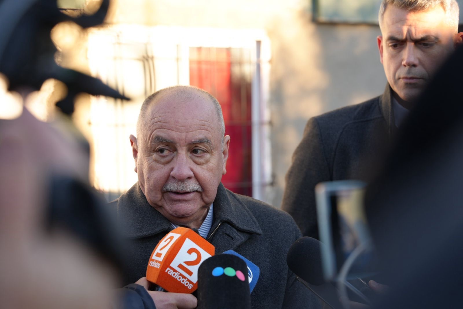 Funcionario provincial declara ante la prensa tras la inactivacion de bunkeres en barrio Banana