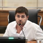 El concejal Pablo Basso durante el pedido de informes sobre el Puerto de Rosario en el Concejo Municipal
