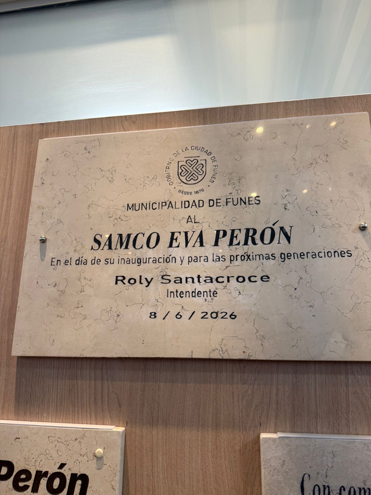 Placa de la Municipalidad de Funes en homenaje al SAMCo Eva Perón