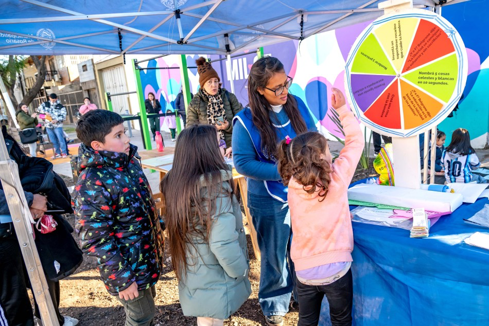 Juegos inclusivos en la Plaza de Bolsillo numero 100 de Rosario