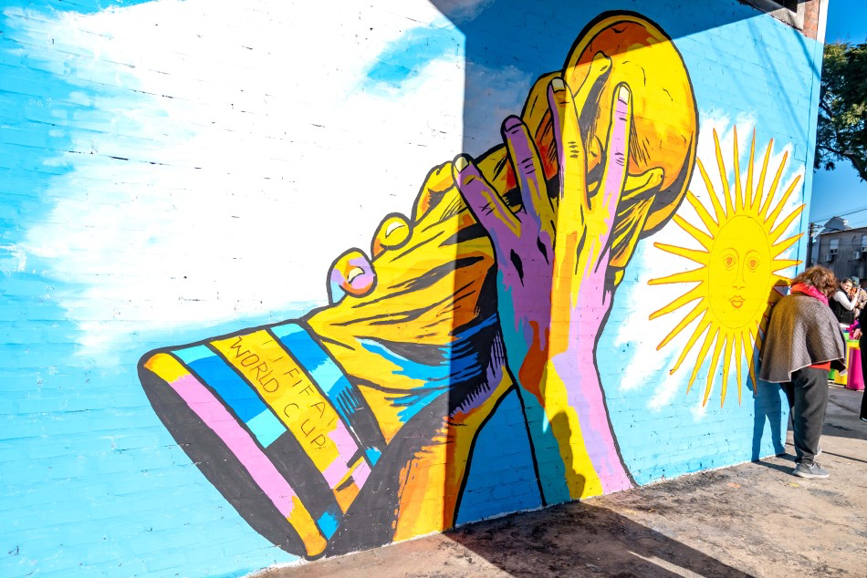 Mural de la Copa del Mundo en la nueva Plaza de Bolsillo de Rosario