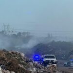 Operativo policial en la presa de Funes con humo de quemas clandestinas y escombros tras denuncias penales