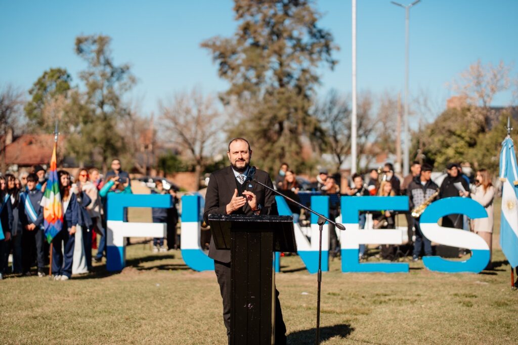 Promesa de Lealtad a la Bandera en Funes en la Plaza Los Pinos