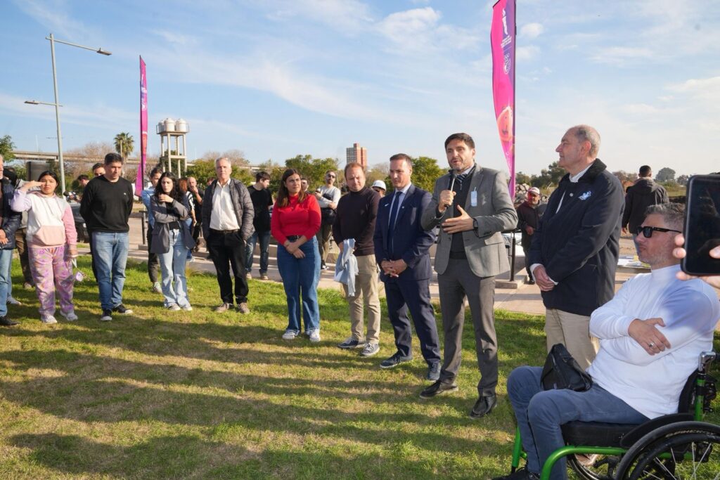 Maximiliano Pullaro habla en el acto de inauguración de la plaza Cristo de las Redes en Remanso Valerio