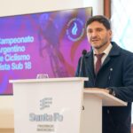 El gobernador Maximiliano Pullaro en la presentación del ciclismo de pista para los Juegos Suramericanos Santa Fe 2026
