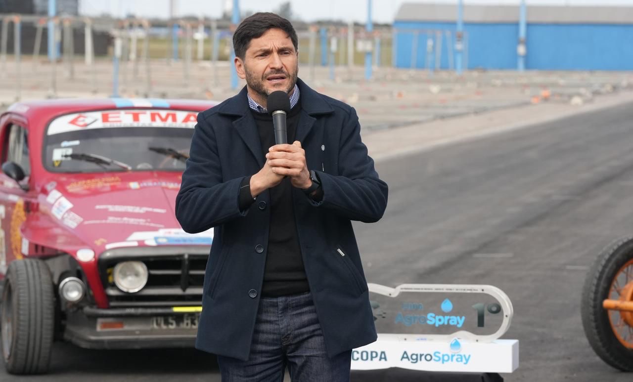 El gobernador Maximiliano Pullaro durante su discurso en el Autódromo de Rafaela
