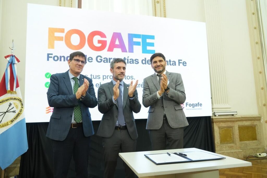 El gobernador Maximiliano Pullaro durante la presentación del Fondo de Garantías Santa Fe en Rosario