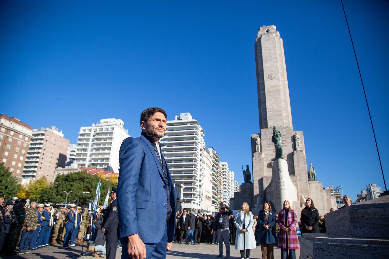 El gobernador Maximiliano Pullaro durante un acto previo en el Monumento Nacional a la Bandera