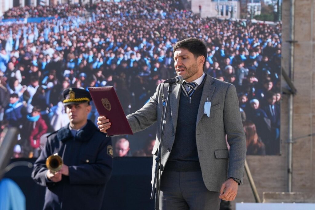 Maximiliano Pullaro encabeza el acto de restauración del Monumento a la Bandera en Rosario