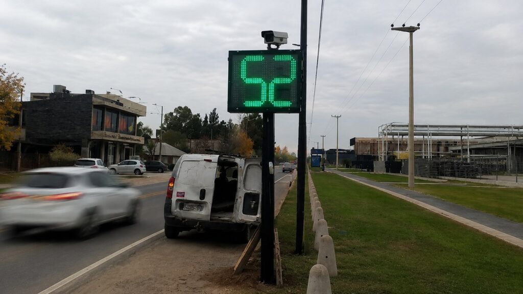 Radares Funes: el primer radar preventivo antipicadas sobre avenida Illia en Funes