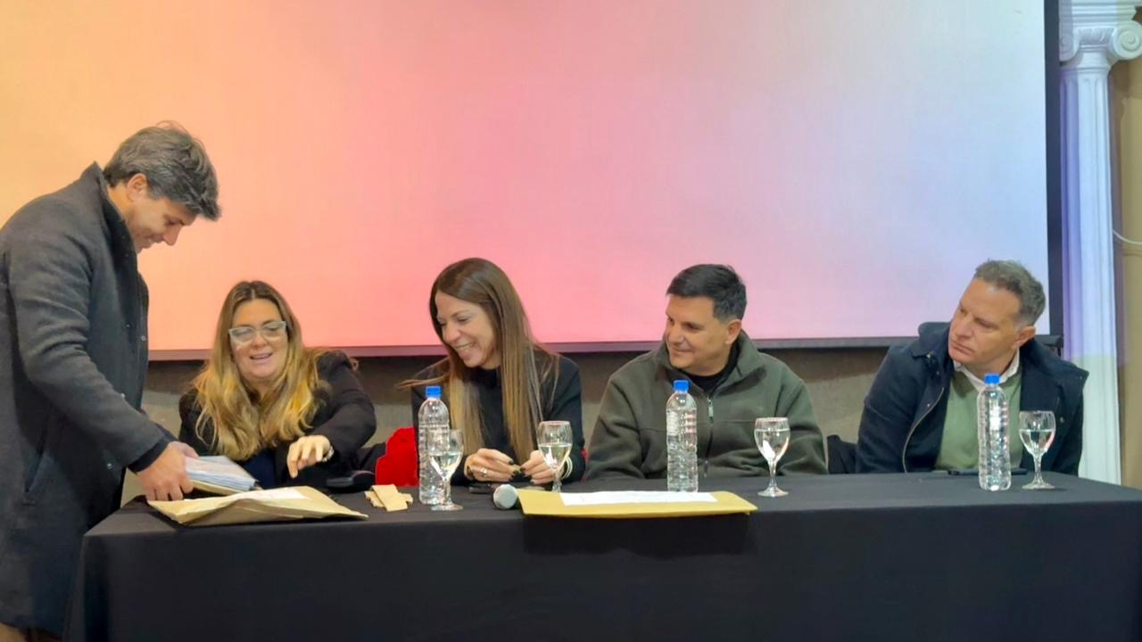 Apertura de sobres de la licitación de la red eléctrica de Roldán