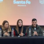 Autoridades en la apertura de ofertas para la red eléctrica de Roldán