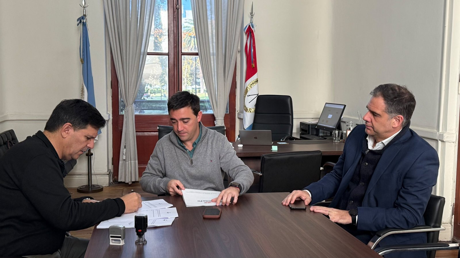 Daniel Escalante firma la renovación del convenio del RPJEC que mantiene a Roldán como Ente Certificante