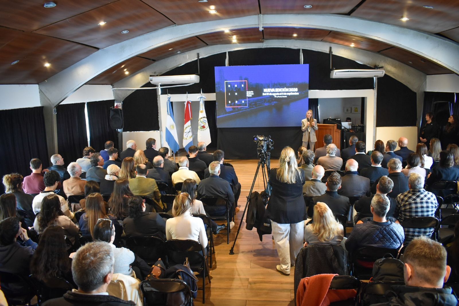 Presentación del Santa Fe Business Forum ante autoridades y empresarios en La Fluvial de Rosario