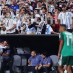 Santacroce apareció detrás del abrazo entre Messi y Scaloni
