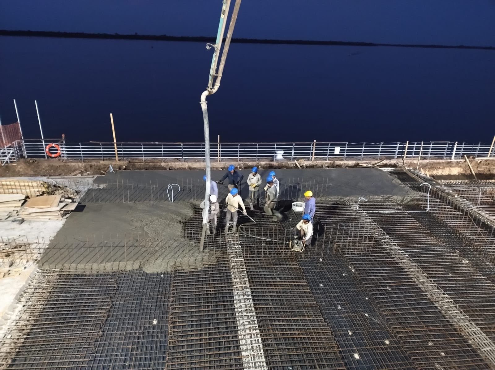 Hormigonado de la nueva plataforma de la Terminal Fluvial de Rosario