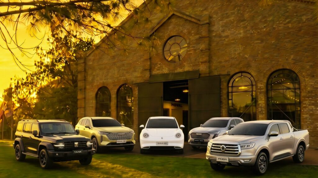 Imagen ilustrativa generada con inteligencia artificial: vehiculos GWM, Changan, JMEV y Mitsubishi del Test Drive en Funes frente al Mercado Don Bosco