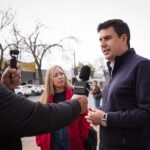 Eduardo Toniolli y Victoria San Juan presentan el informe sobre transporte interurbano en Funes