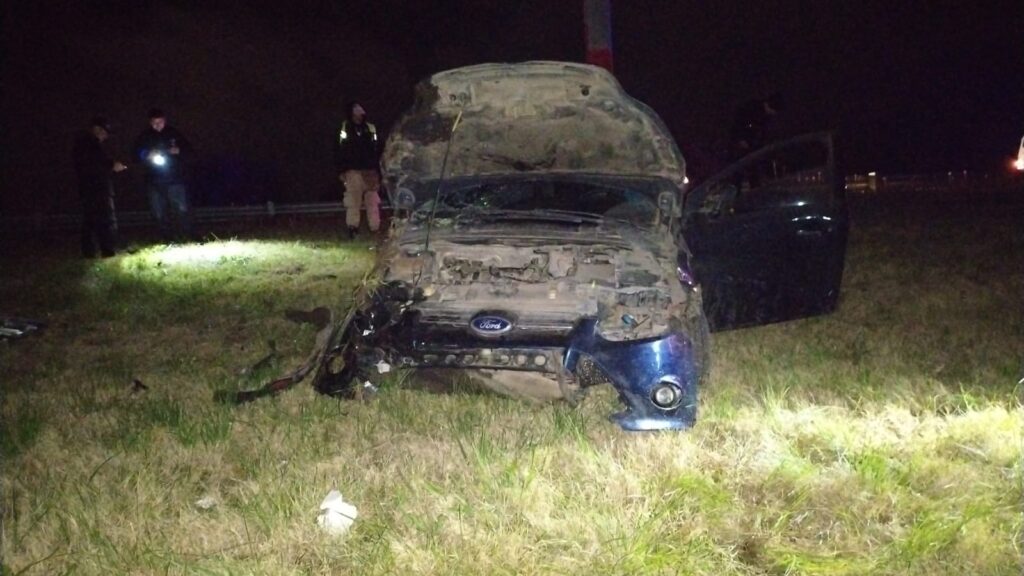 Vuelco en la Autopista Rosario-Córdoba: el Ford Focus en el km 308