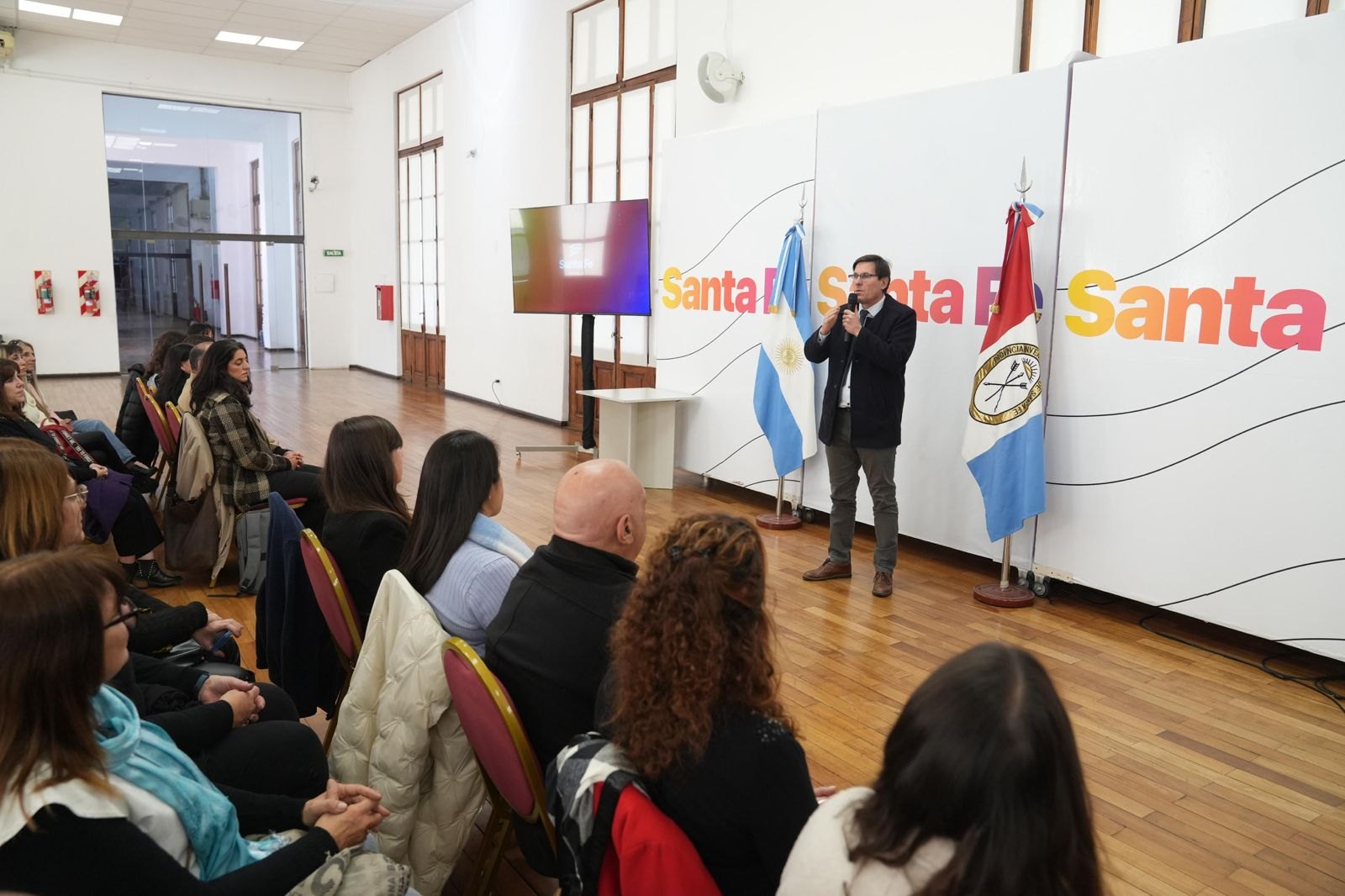 El acto de apertura de la licitación del programa Abre Escuela en Rosario