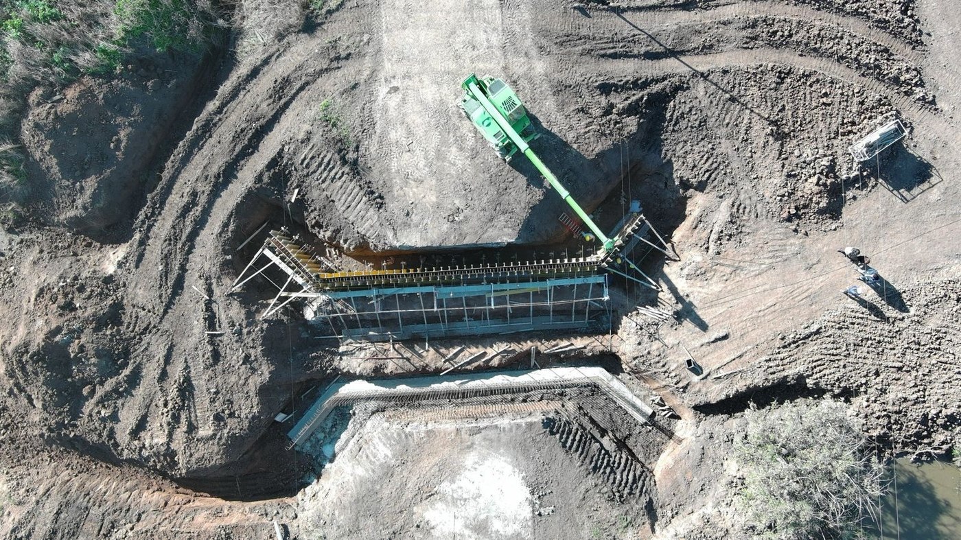 Construcción de alcantarillas en el Arroyo Frías