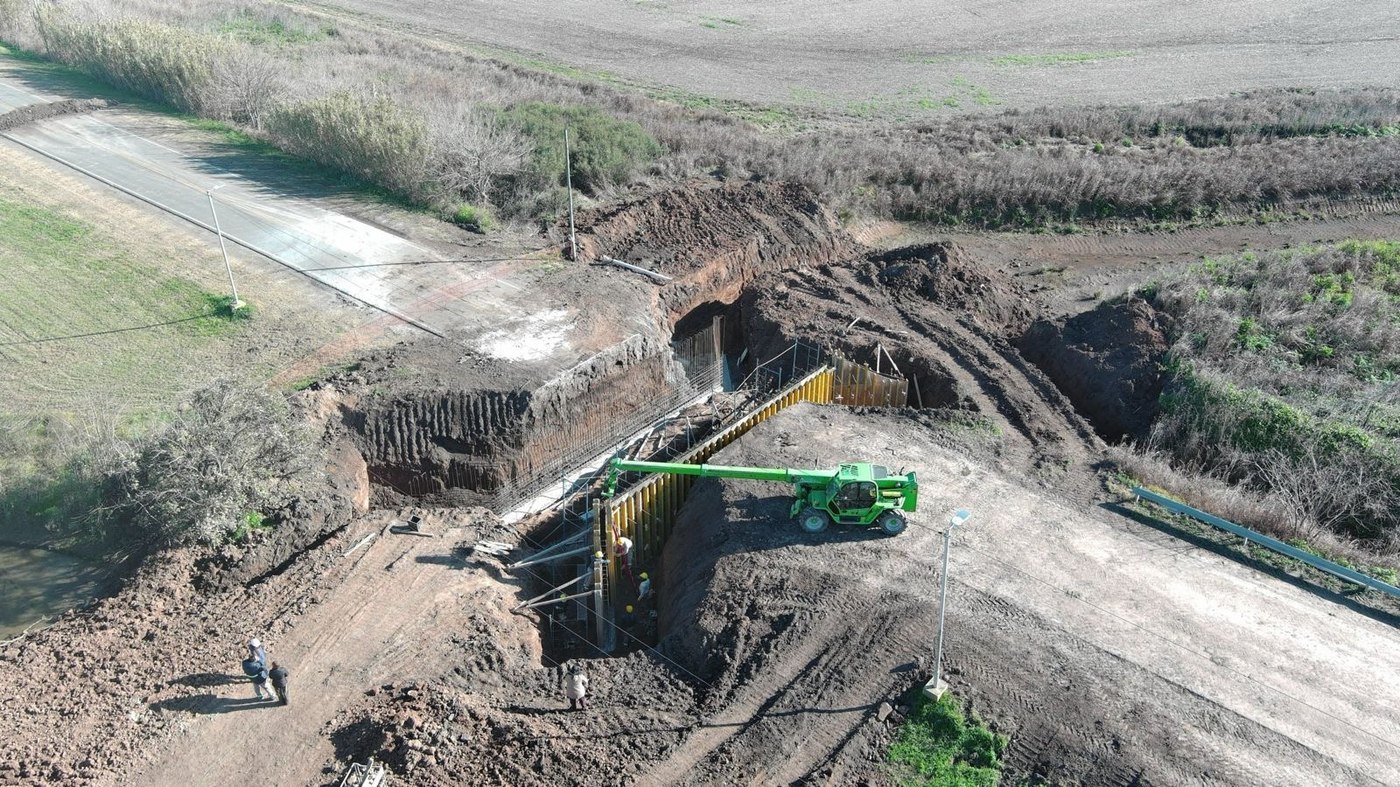 Canal y alcantarilla del Arroyo Frías