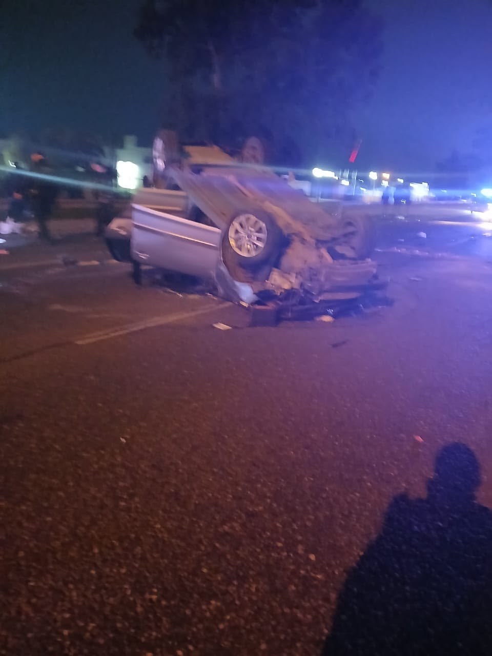 Un automóvil Volkswagen Suran volcado en la Av. Circunvalación de Rosario