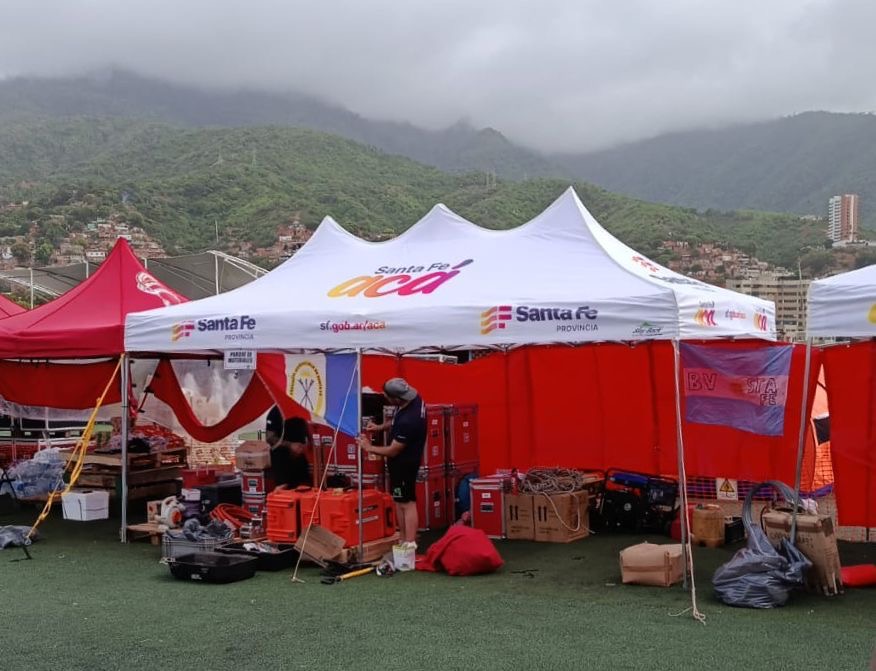 Carpa de la brigada USAR de Santa Fe en la base de La Guaira