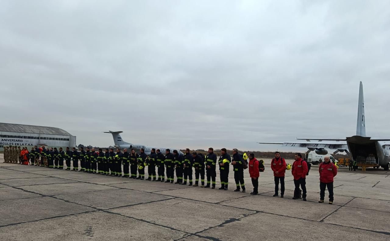 Rescatistas de Santa Fe formados en El Palomar antes de viajar a Venezuela