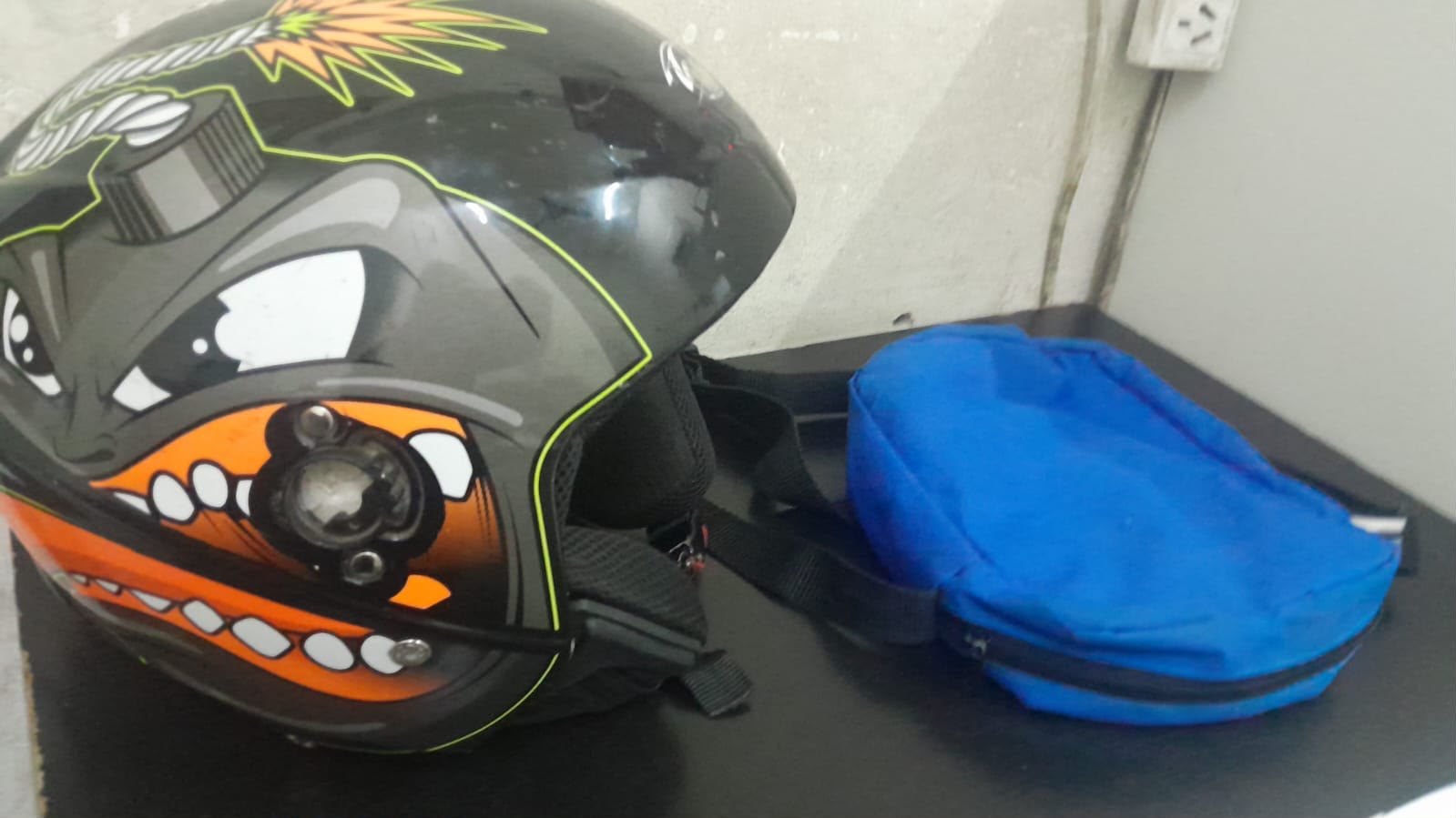 Casco y morral secuestrados en el procedimiento