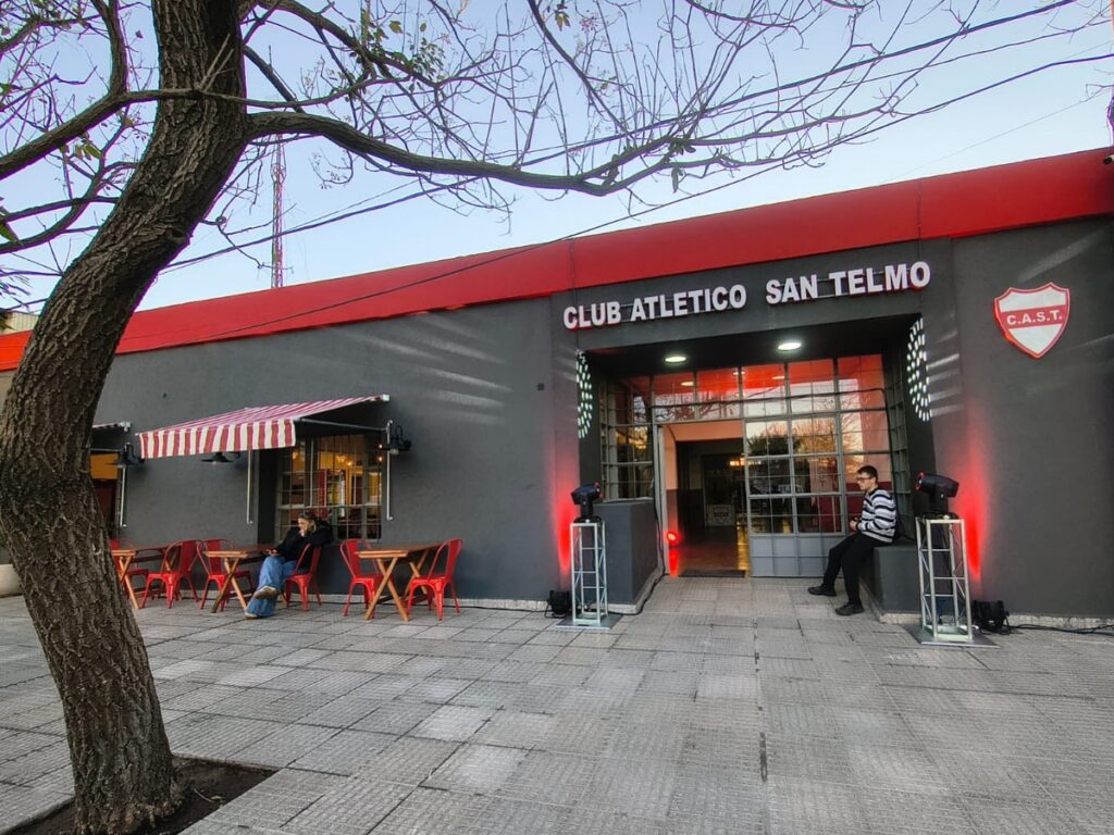 Fachada del Club Atlético San Telmo de Funes