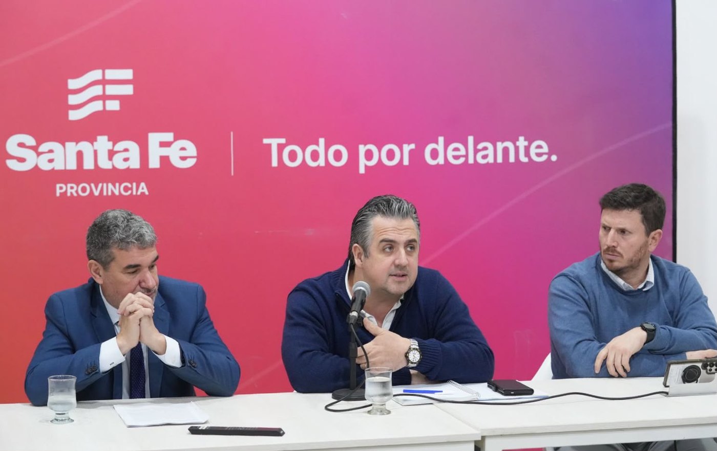 El ministro Pablo Cococcioni y el fiscal Matías Merlo en la conferencia sobre la búsqueda de Micaela Albornoz