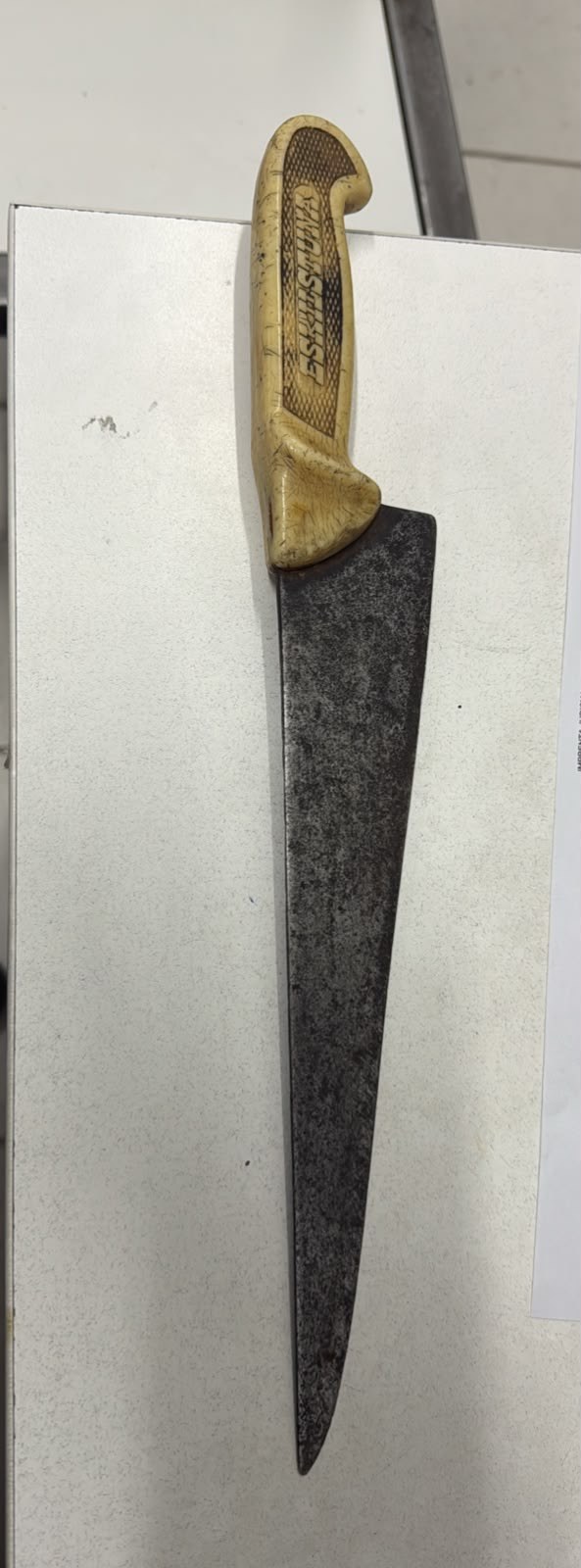 Cuchillo de carnicero secuestrado por la Policía de Santa Fe en un procedimiento en Rosario
