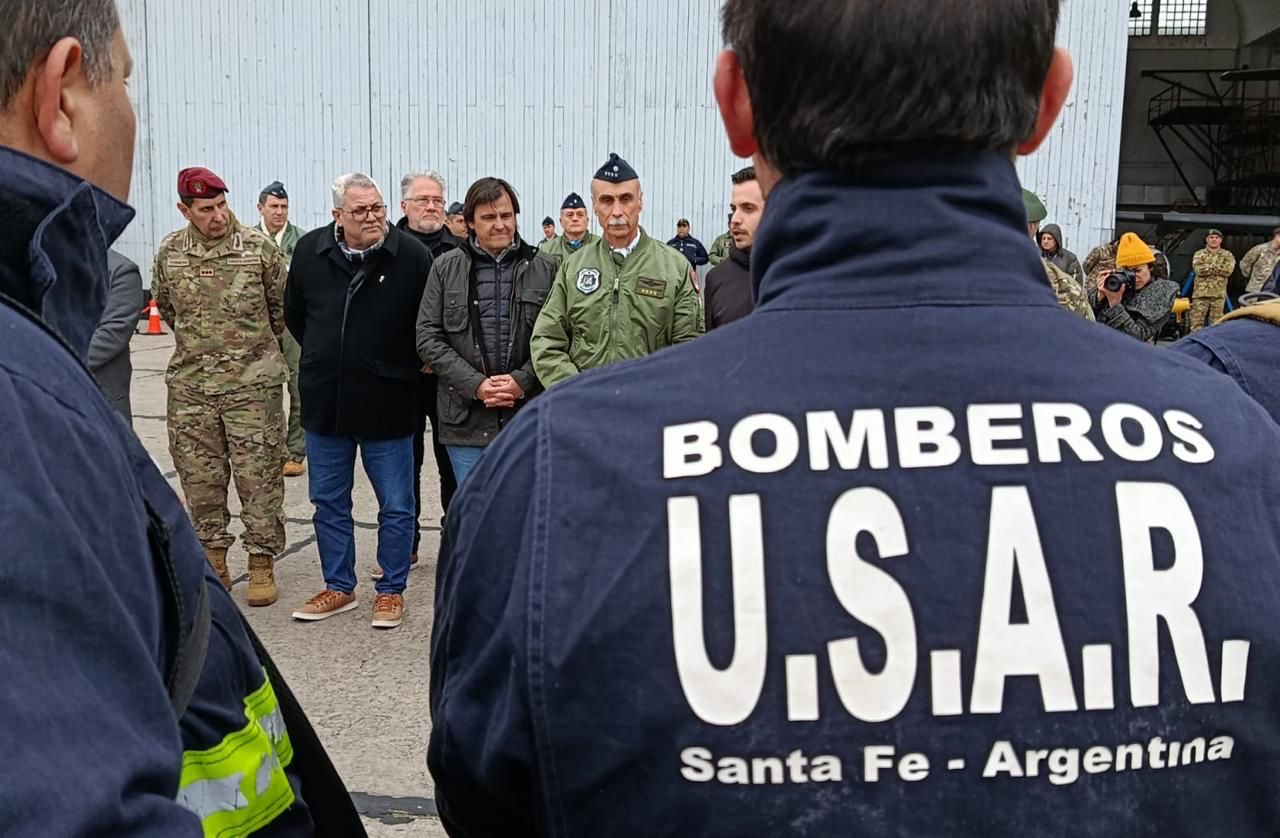 Despedida de los rescatistas de Santa Fe rumbo a Venezuela