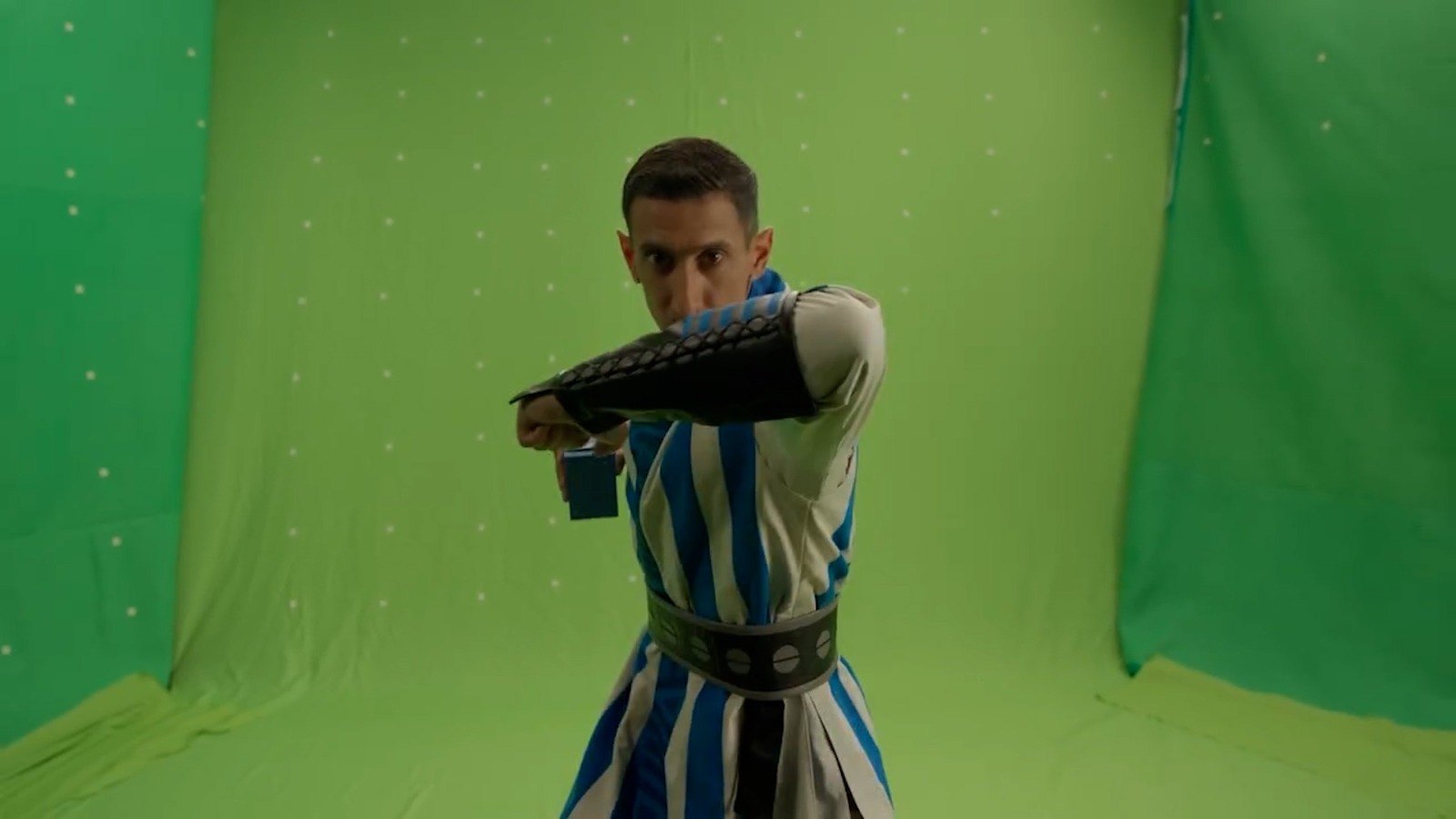 Ángel Di María en una pose de artes marciales