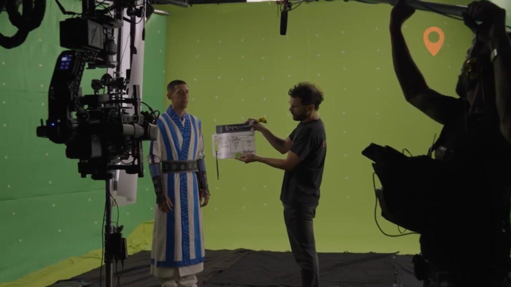 Ángel Di María con la túnica de artes marciales en el set de chroma key montado en La Arbolada, Funes